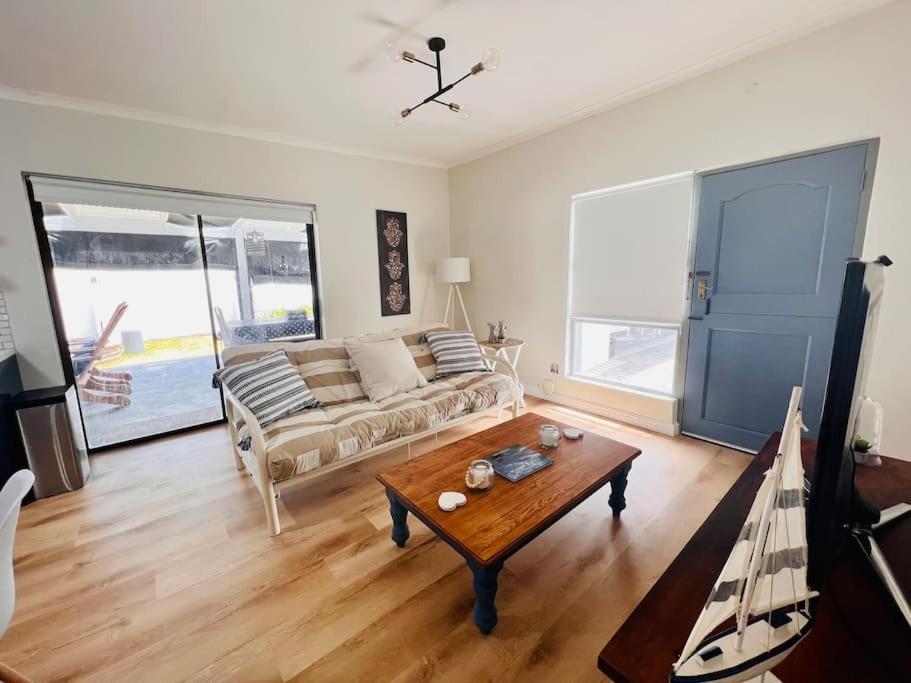 Adorable 2 Bedroom Cottage With Spacious Veranda Hermanus Exterior foto