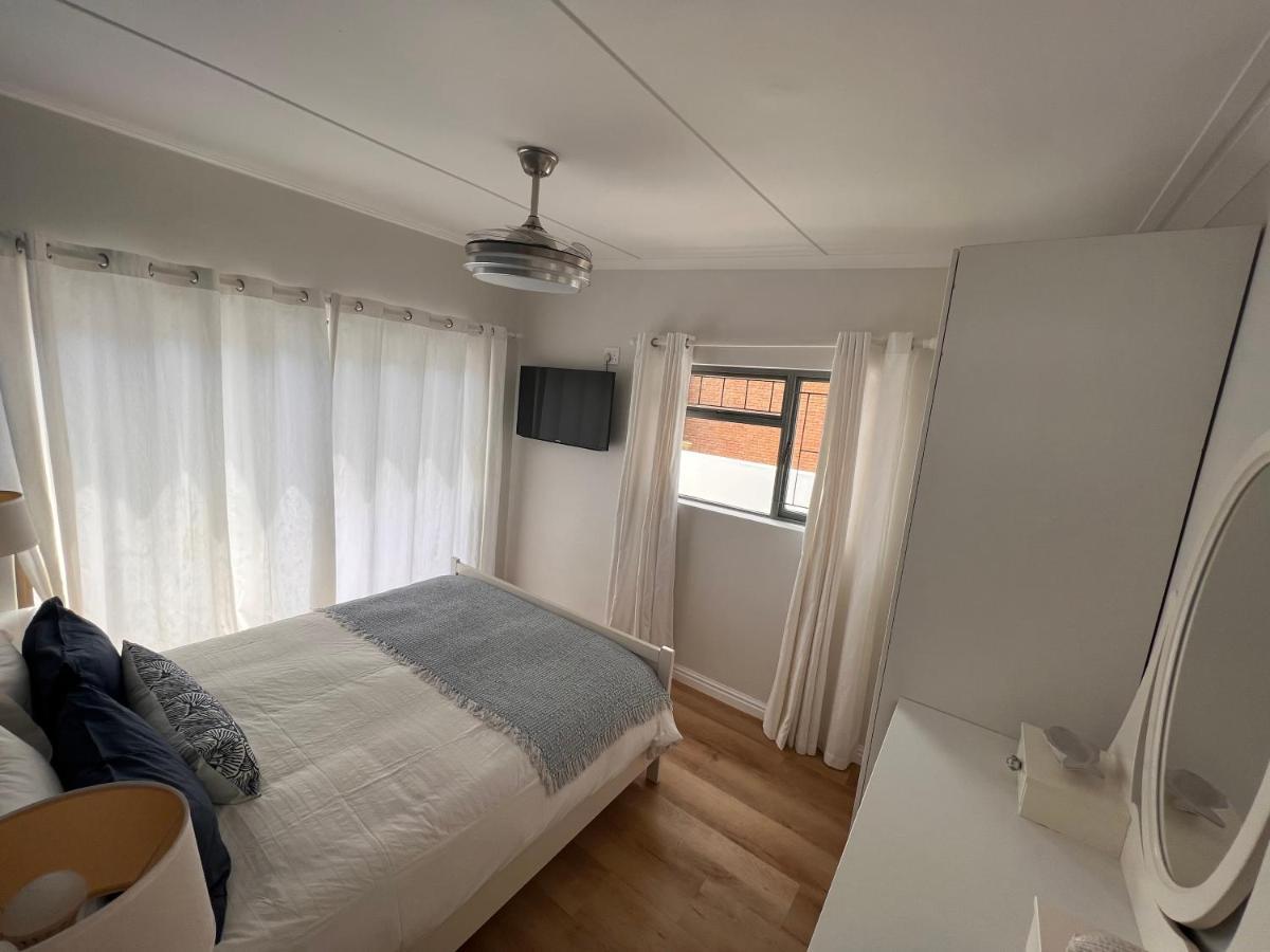 Adorable 2 Bedroom Cottage With Spacious Veranda Hermanus Exterior foto